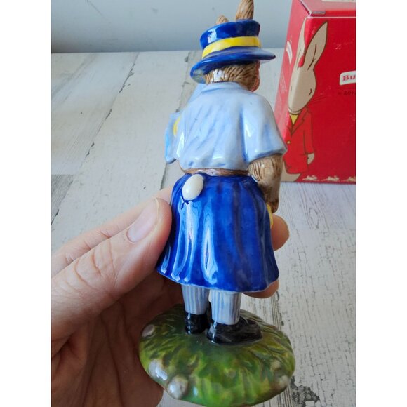 Royal doulton guide leader event bunnykins funny figurine porcelain retired 2083 - Picture 5 of 8